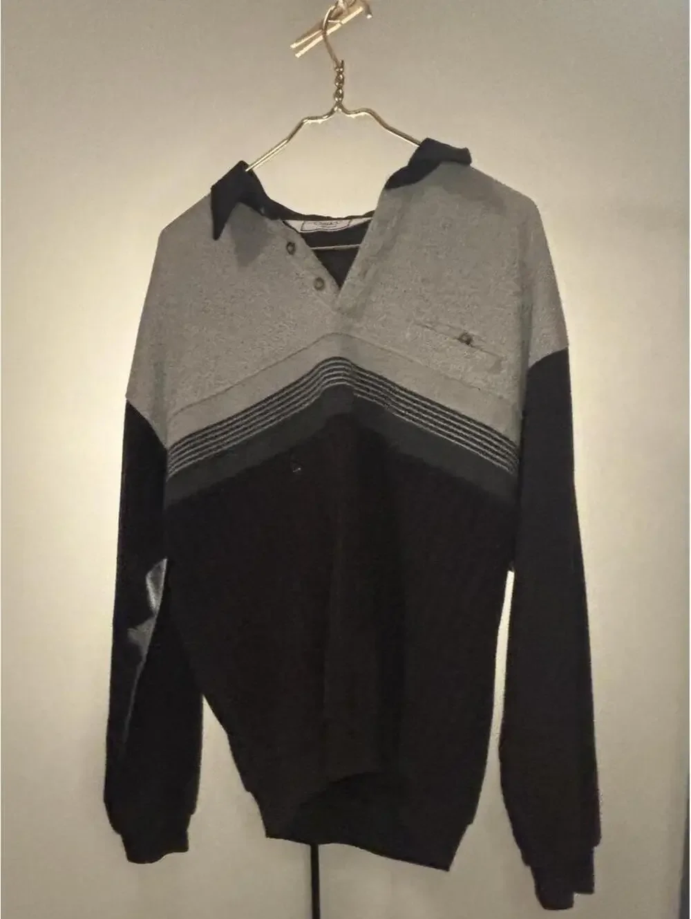 Men's Black and Grey Jumper